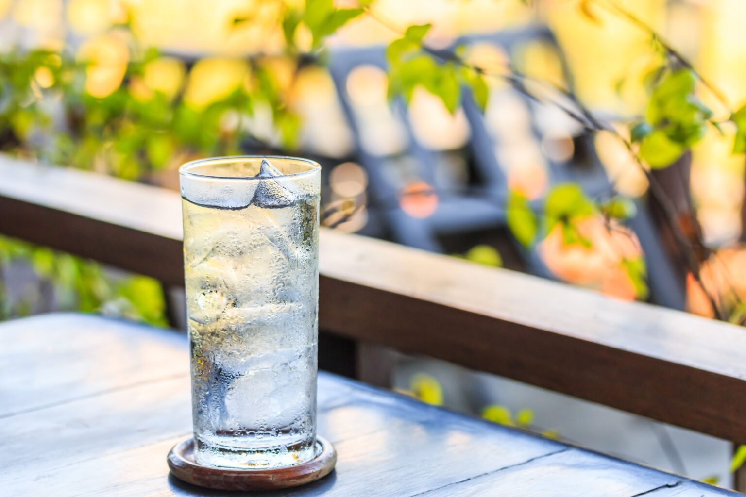 Benefits of drinking cold water. Can drinking a couple of glasses