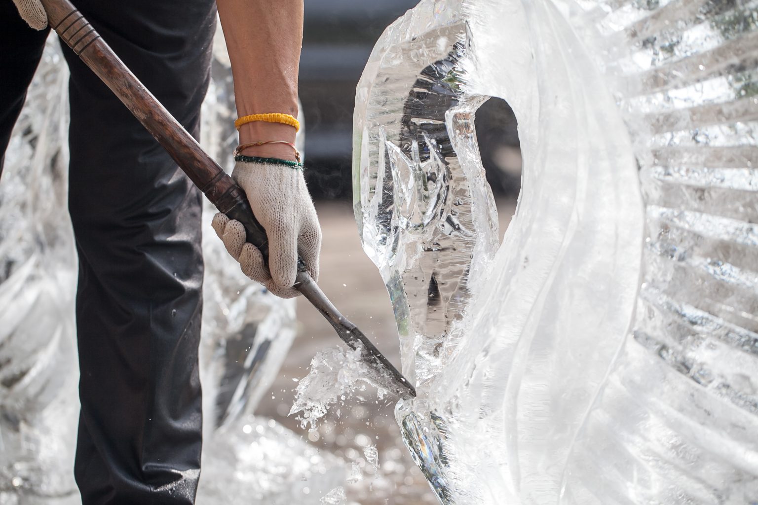 swan ice sculpture